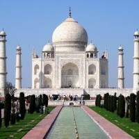 files/places/115/Taj_Mahal_in_March_2004.jpg